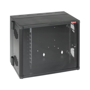 Gabinete AccessPlus de Montaje 26 UR en Pared de 19in, Rieles Numerados y Roscados #10-32, Puerta con Ventana de Seguridad, 700 mm de Ancho, 637 mm de Profundidad, Color Negro