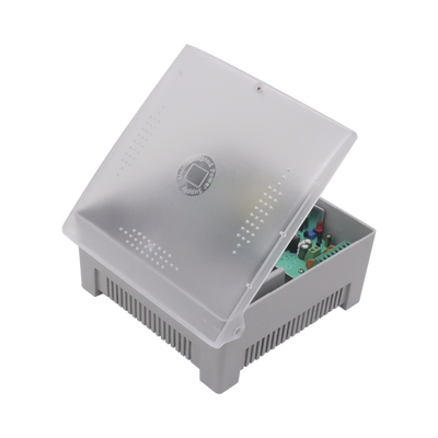 Fuente de Poder con Gabinete de 4 Salidas de 11 – 15 Vcc / 5 Amper / Voltaje de Entrada: 96 – 264 Vca / Soporta Protección contra Sobrecorriente de Salida, Protección contra Cortocircuito / Led Indicador