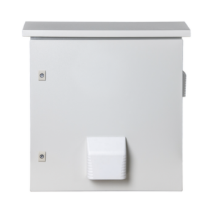 Gabinete Ventilado de Acero IP55 Uso en Exterior (593 x 609 x 399 mm) con Placa Trasera Interior Metálica y Compuerta Inferior Atornillable. Incluye Ventilador, Ventilas, filtros, Montaje Rack 19″, Terminal de Tierra Física, Chapas y Ll