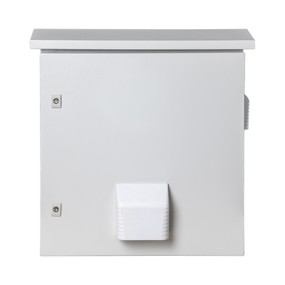 Gabinete Ventilado de Acero IP55 Uso en Exterior (593 x 609 x 399 mm) con Placa Trasera Interior Metálica y Compuerta Inferior Atornillable. Incluye Ventilador, Ventilas, filtros, Montaje Rack 19″, Terminal de Tierra Física, Chapas y Ll