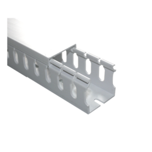 Canaleta ranurada con tapa blanca, de PVC auto extinguible, 40 x 40 x tramo 2m.