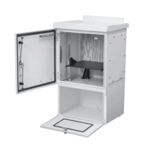 Gabinete Para Exterior OSP ComLine de 18 UR con espacio para Baterías, 700 mm de Ancho, 600 mm de Profundidad De Aluminio, Color Gris Claro Con Protección NEMA 4/12/4X/3/3R; IP66
