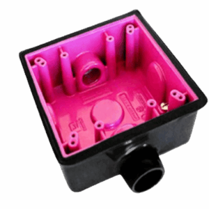 Caja Cuadrada de 3/4″ / Con Recubrimiento exterior de PVC e Interior Purpura.