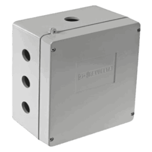 Caja de Unión de Aluminio con 3 salidas de 1″ / 3 Orificios en la parte inferior.